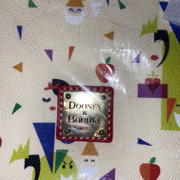 Disney's Snow White 85th Anniversary Dooney & Bourke Crossbody Purse - Picture 3 of 6